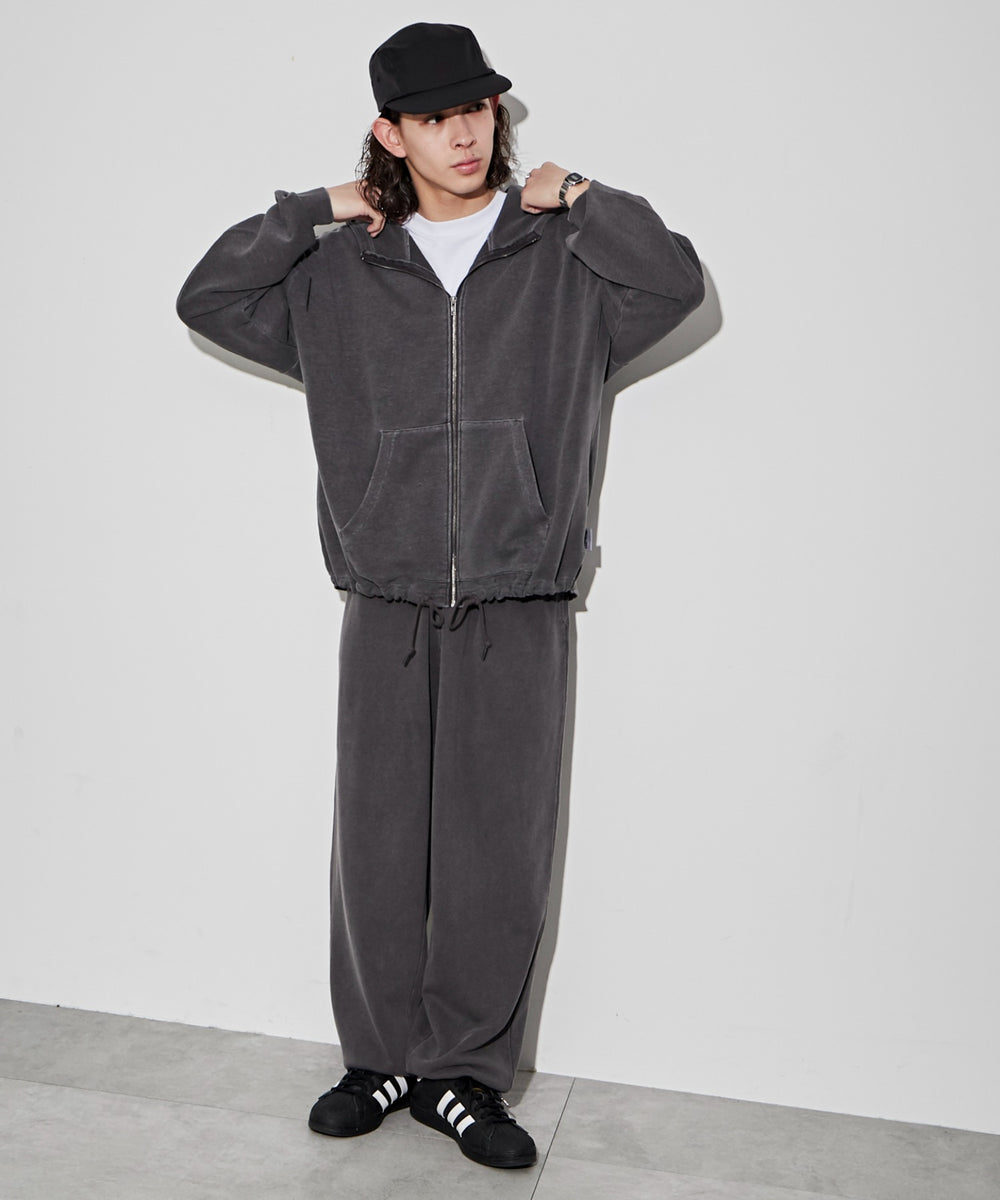 ブラックスミクロ モデル：174㎝ L着用