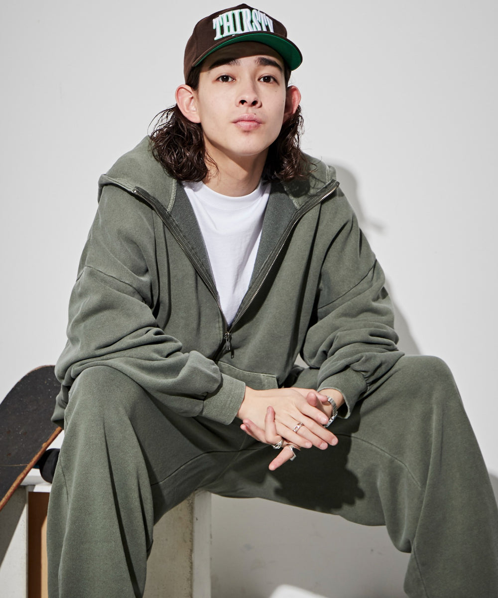 カーキ モデル：174㎝ L着用