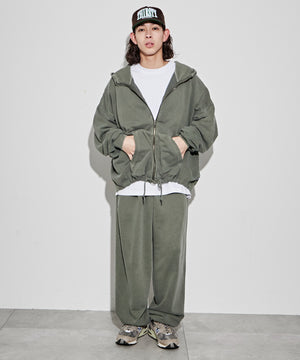 カーキ モデル：174㎝ L着用