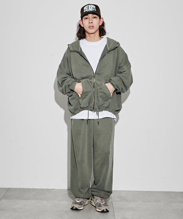 カーキ モデル：174㎝ L着用