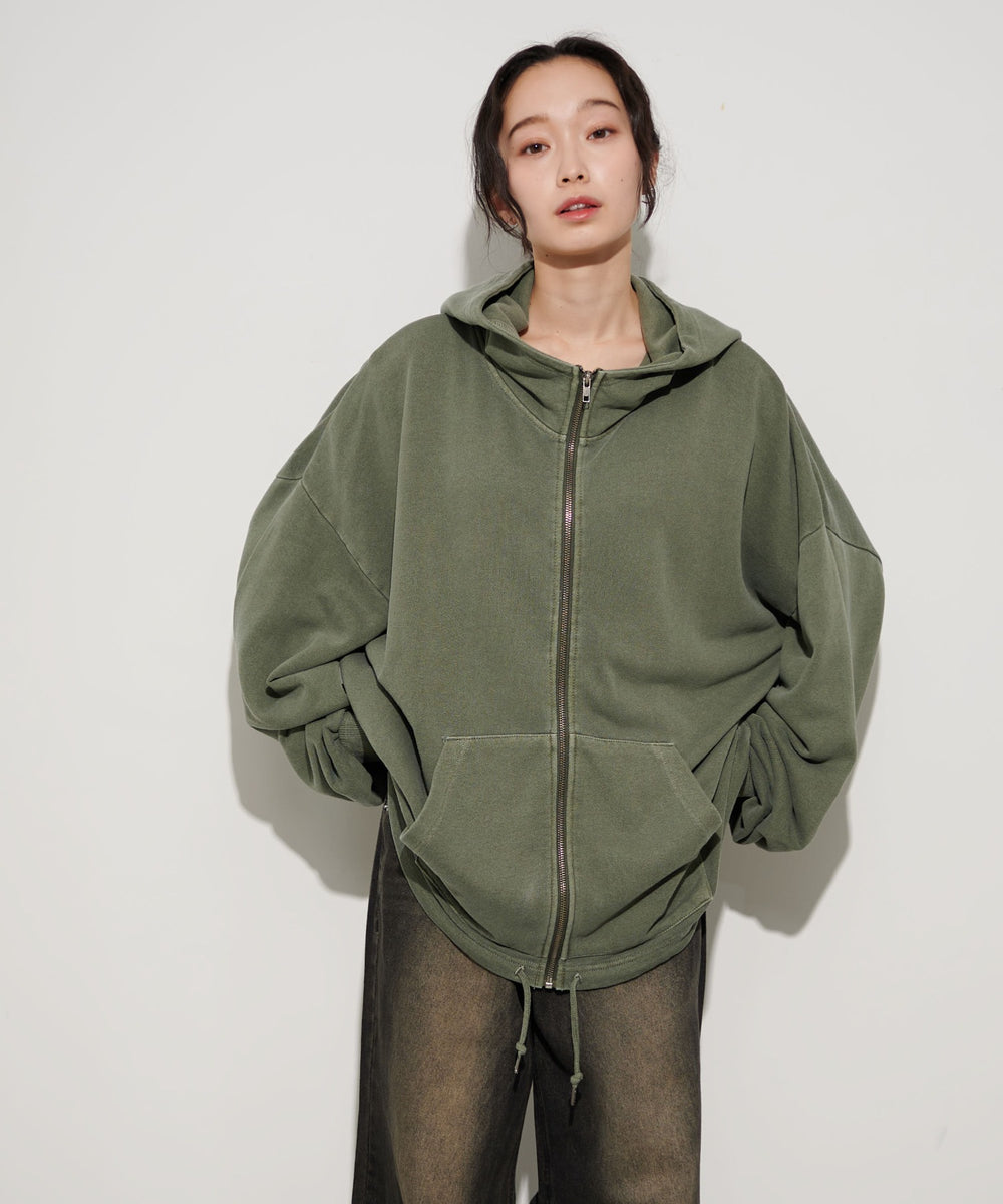 カーキ モデル：161cm L着用