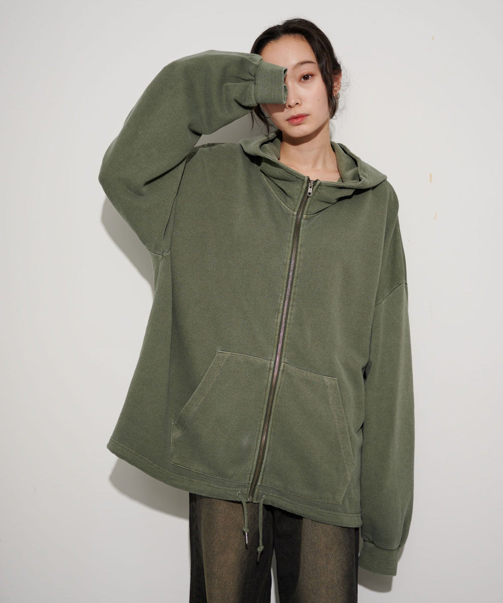 カーキ モデル：161cm L着用