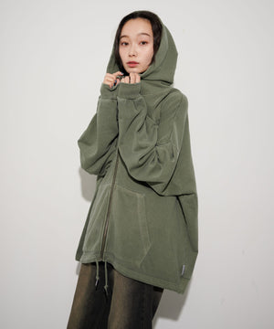 カーキ モデル：161cm L着用