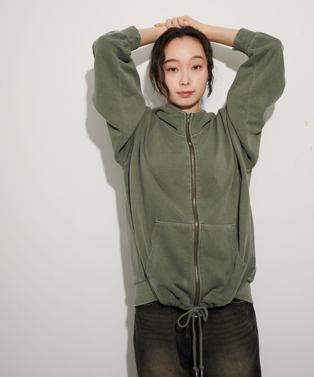 カーキ モデル：161cm L着用