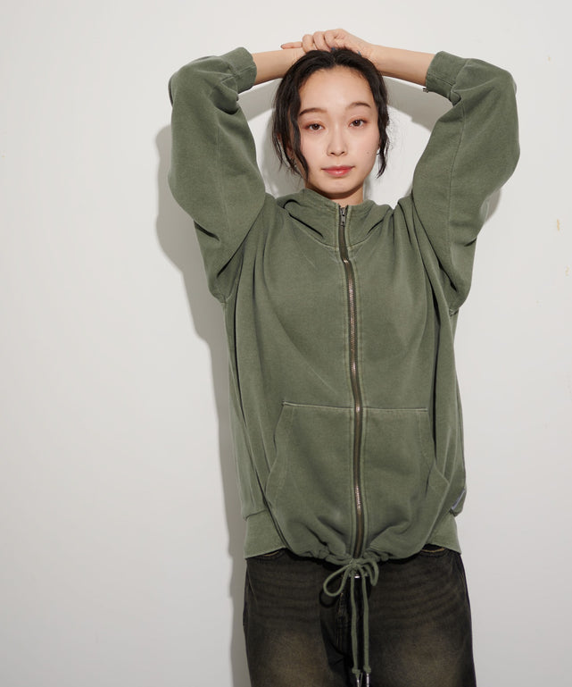 カーキ モデル：161cm L着用