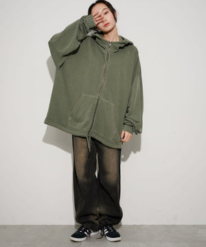 カーキ モデル：161cm L着用