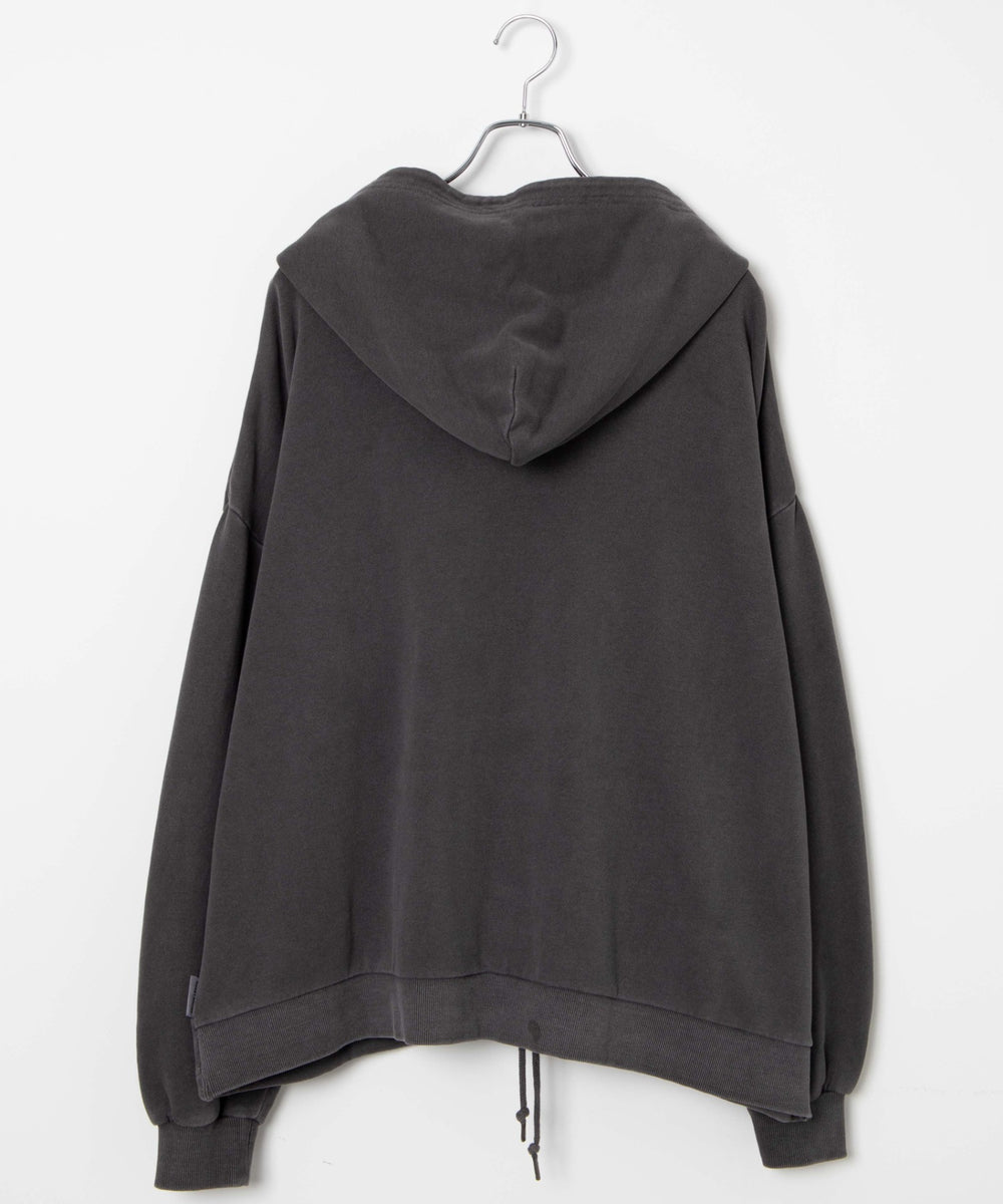 カーキ モデル：161cm L着用