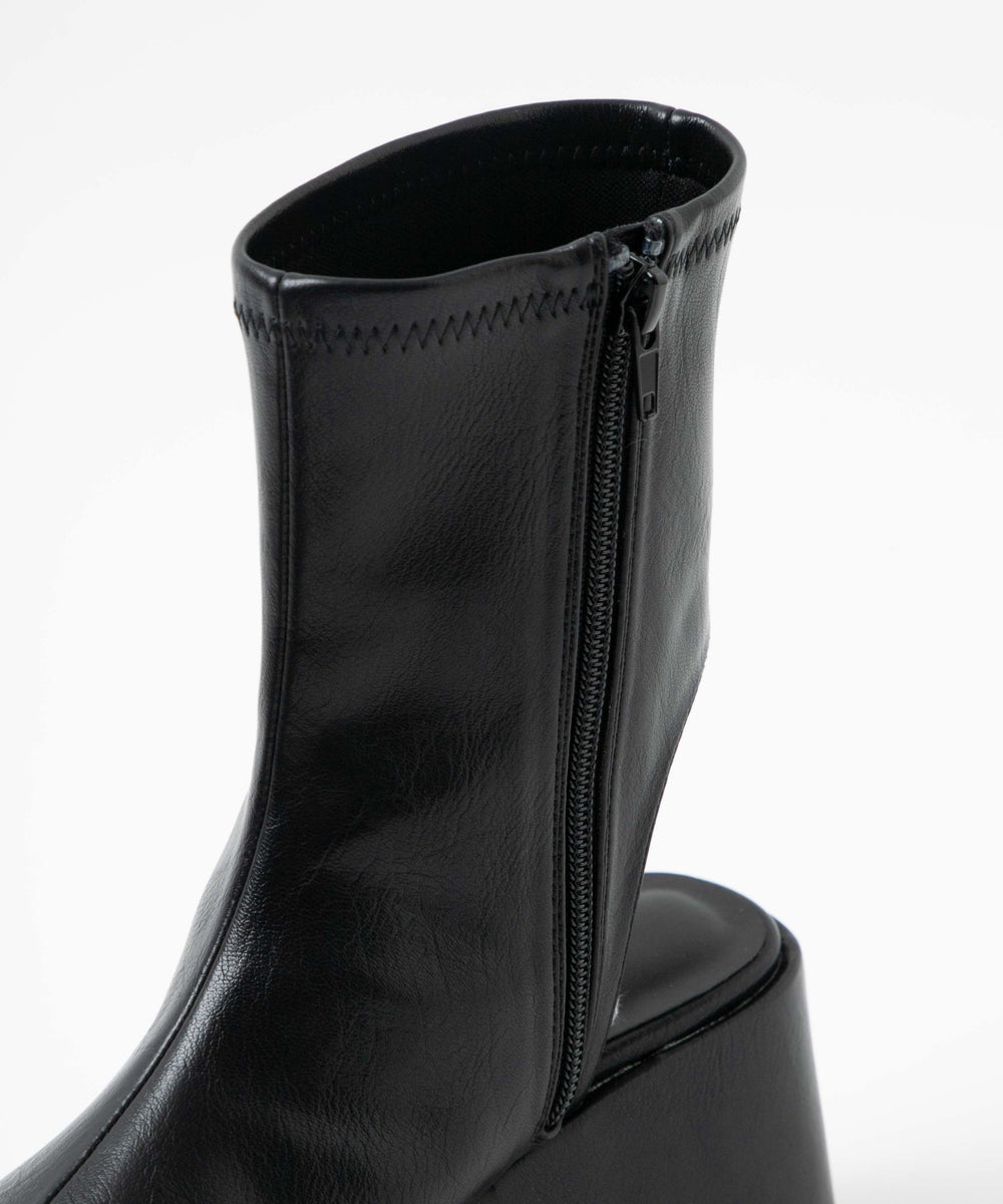 バルキーヒールブーツサンダル