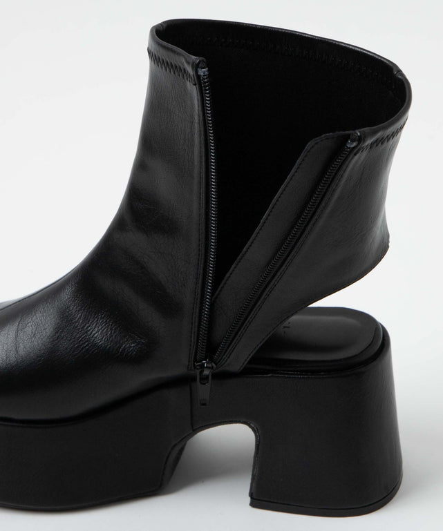 バルキーヒールブーツサンダル