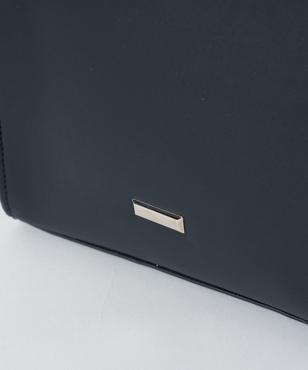 レザータッチスクエアショルダー