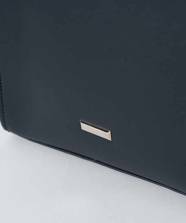 レザータッチスクエアショルダー