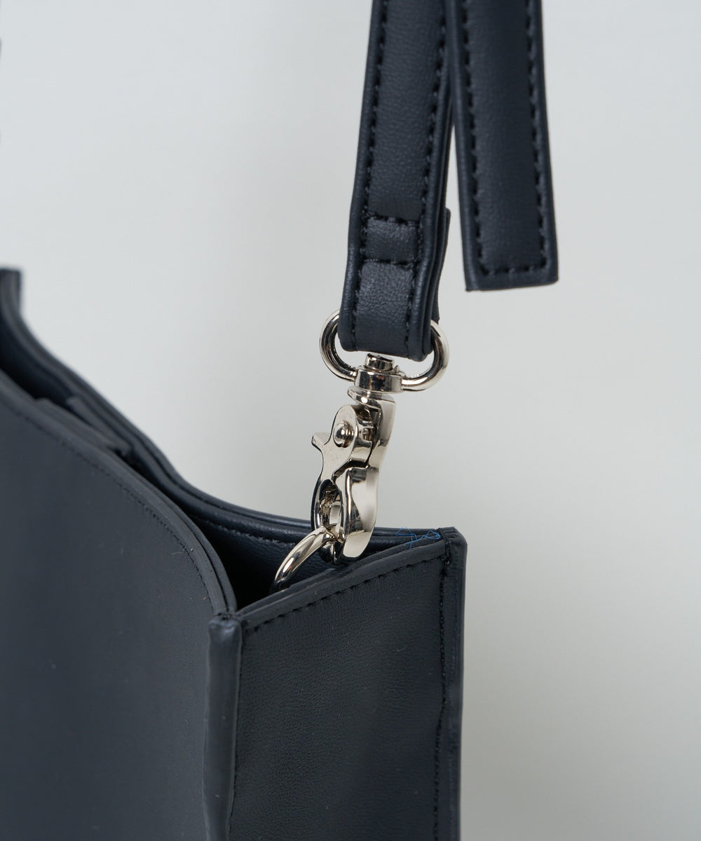 レザータッチスクエアショルダー