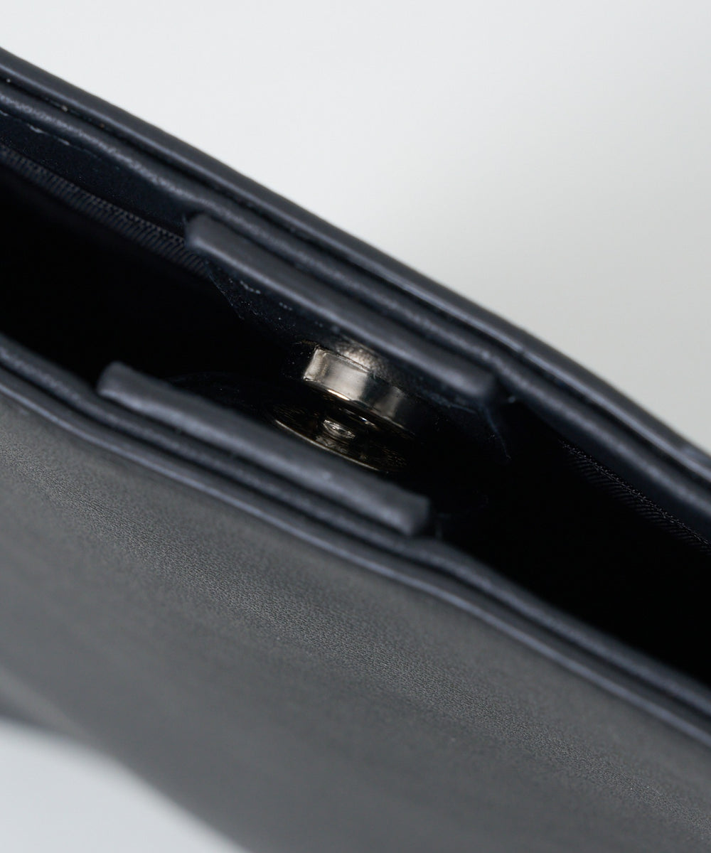 レザータッチスクエアショルダー