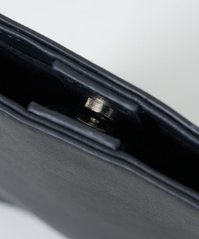 レザータッチスクエアショルダー