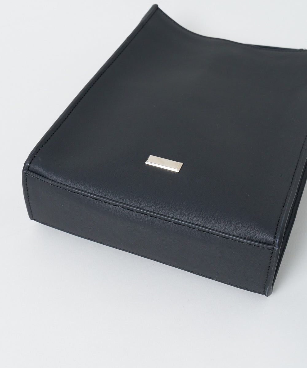 レザータッチスクエアショルダー