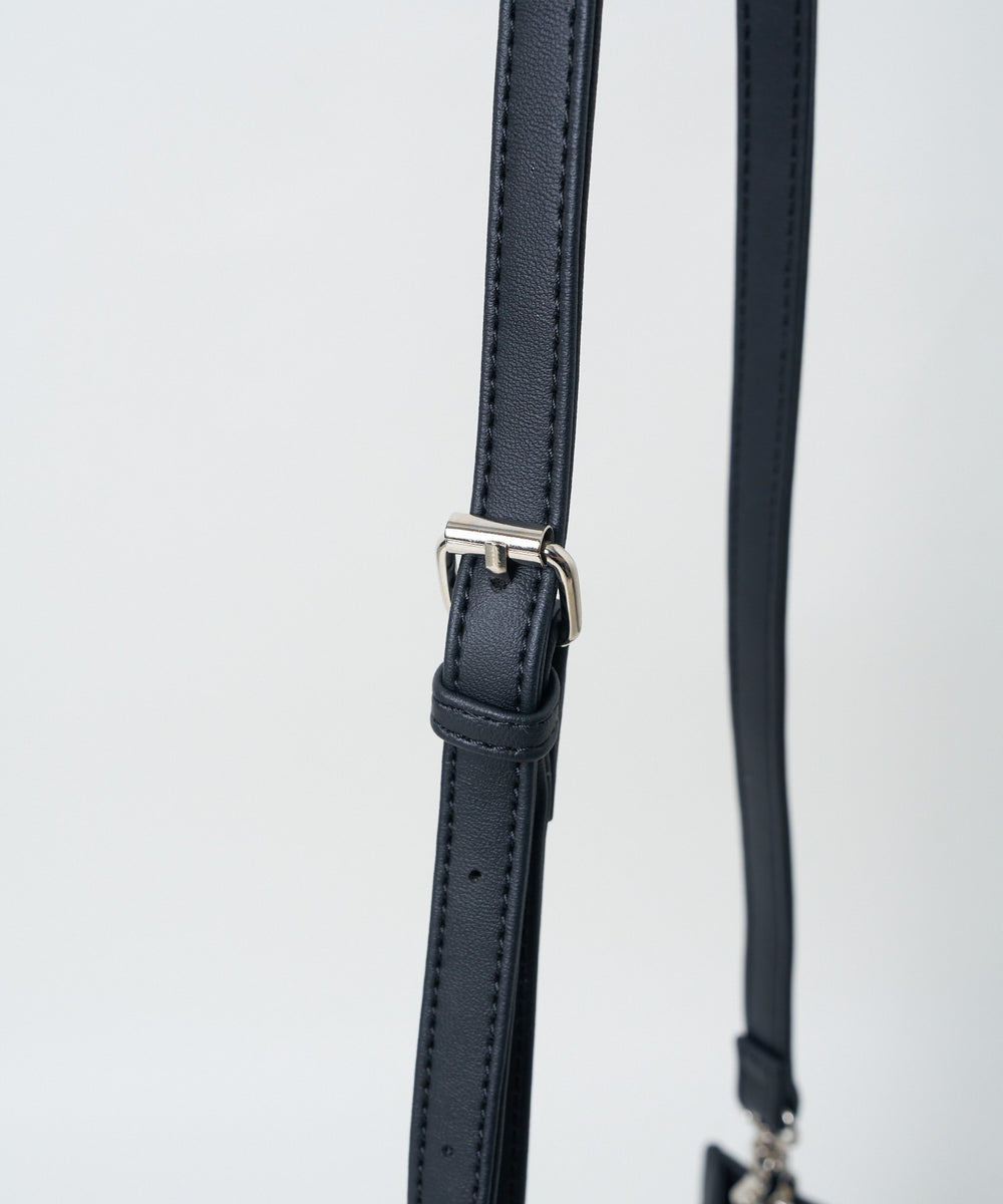 レザータッチスクエアショルダー