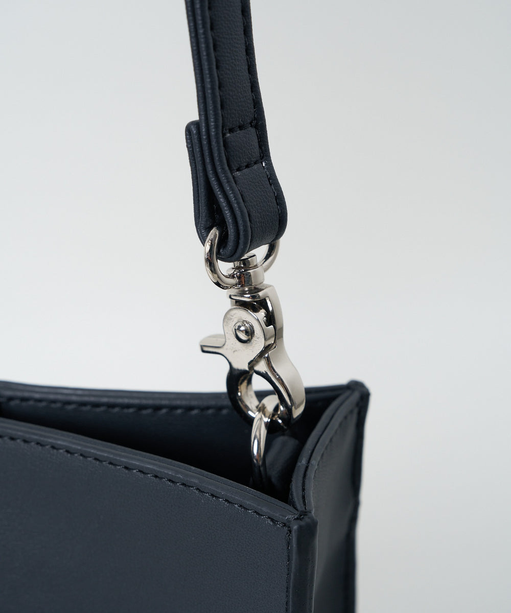 レザータッチスクエアショルダー