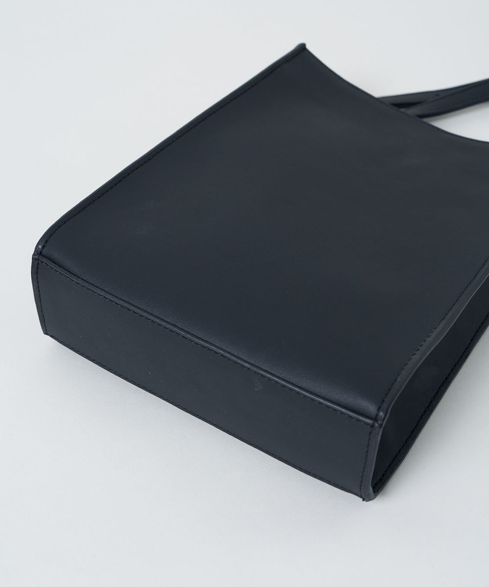 レザータッチスクエアショルダー