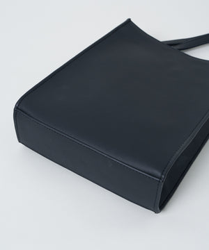 レザータッチスクエアショルダー