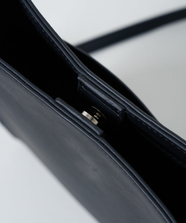 レザータッチスクエアショルダー