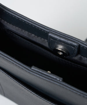 レザータッチスクエアショルダー