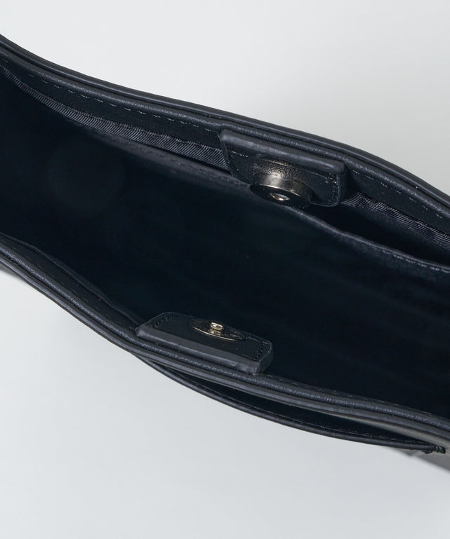 レザータッチスクエアショルダー