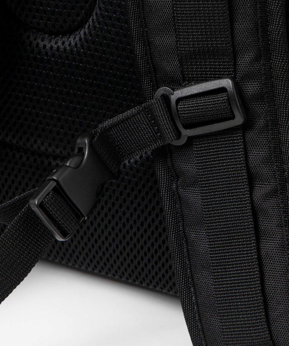 アクティブデイリーユースバックパック