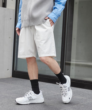 ホワイト モデル：172cm L着用