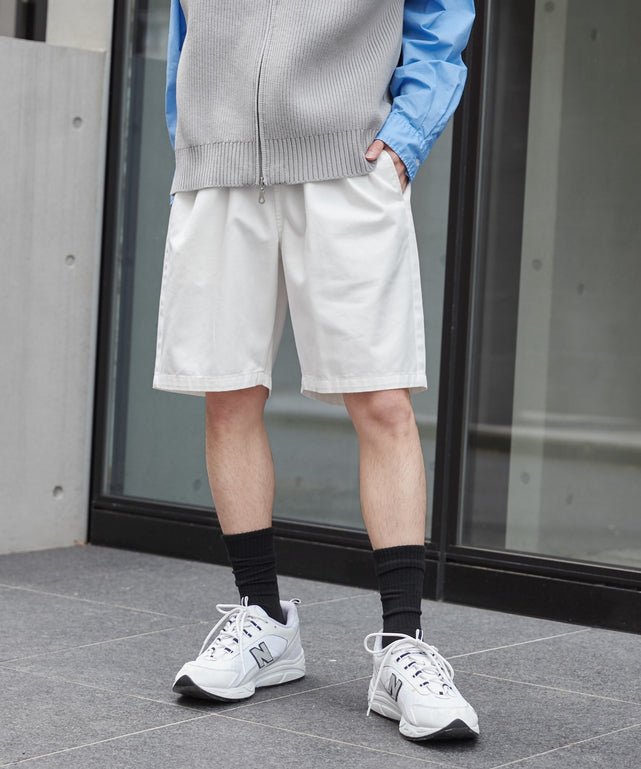 ホワイト モデル：172cm L着用