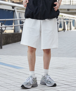 ホワイト モデル：173cm L着用