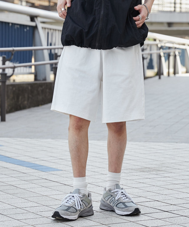 ホワイト モデル：173cm L着用