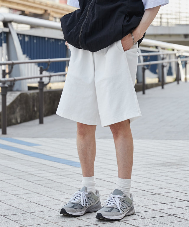 ホワイト モデル：173cm L着用