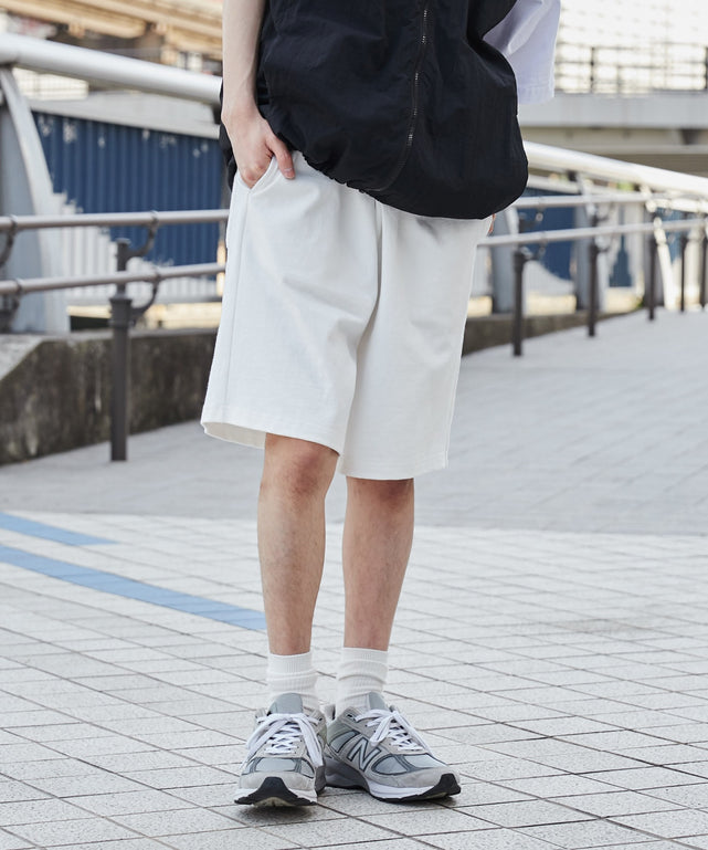 ホワイト モデル：173cm L着用