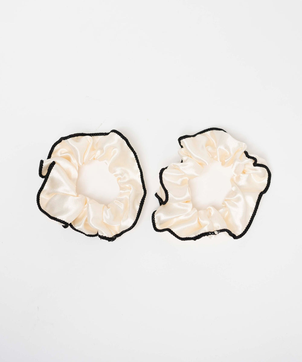 柄1（パイピングホワイト）