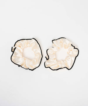 柄1（パイピングホワイト）