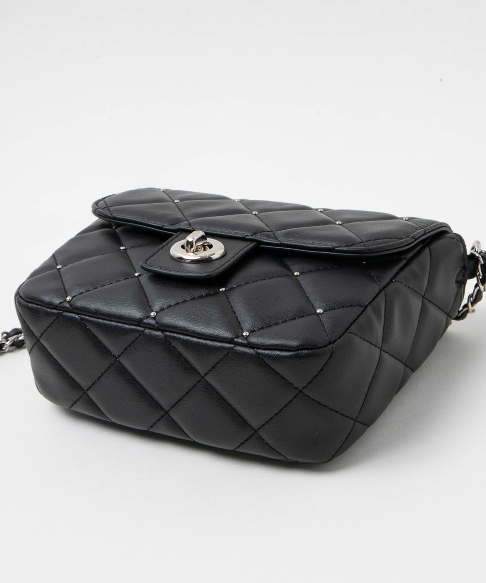 スタッズ付きキルティングショルダー