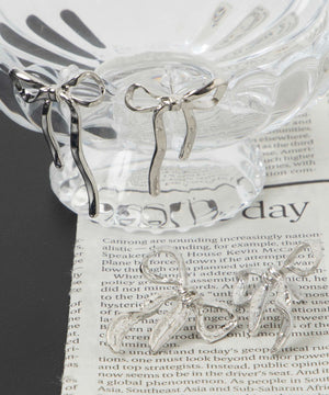 Lメタルリボンピアス