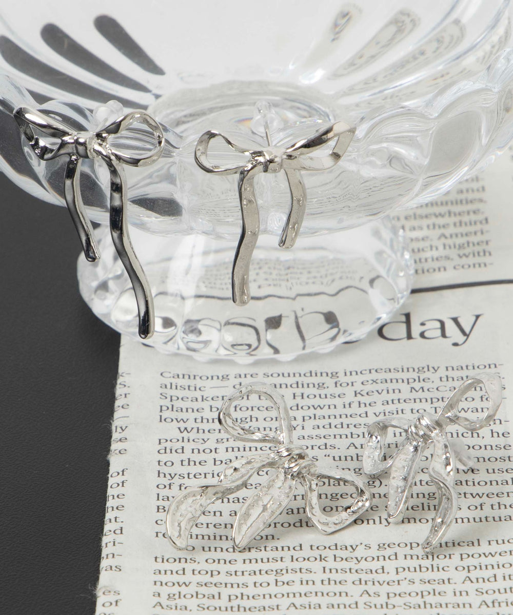 Lメタルリボンピアス