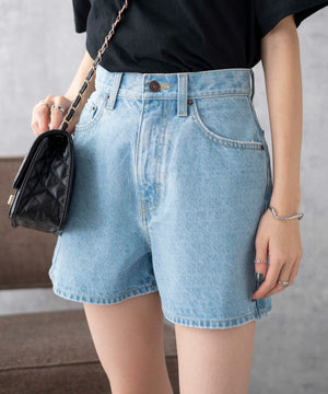 デニム淡色(インディゴ淡)　モデル:161cm M着用