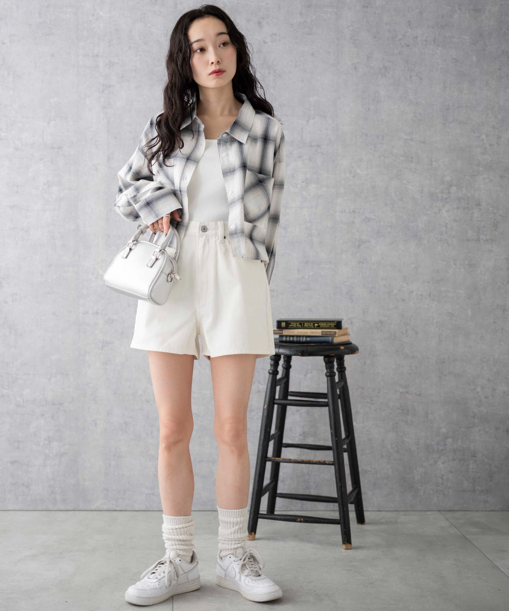 オフホワイト(カツラギオフホワイト)　モデル:161cm M着用