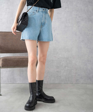 デニム淡色(インディゴ淡)　モデル:161cm M着用