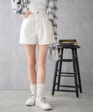 オフホワイト(カツラギオフホワイト)　モデル:161cm M着用