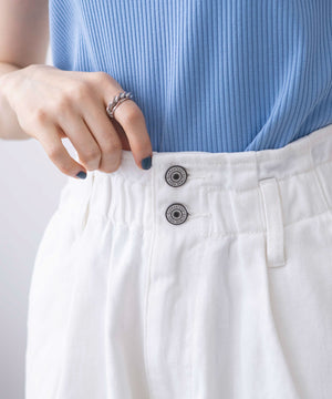 ホワイト　モデル:163cm M着用