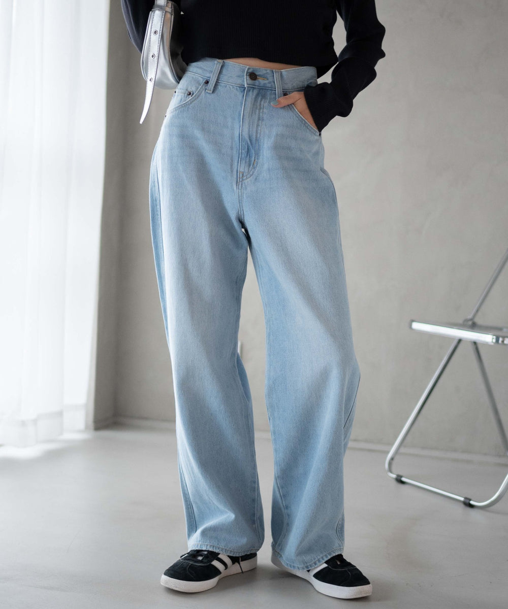 デニム淡色(インディゴ淡)　モデル:161cm M着用