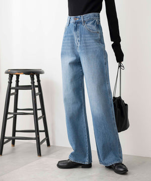 デニム中濃色(インディゴ中農)　モデル:161cm M着用