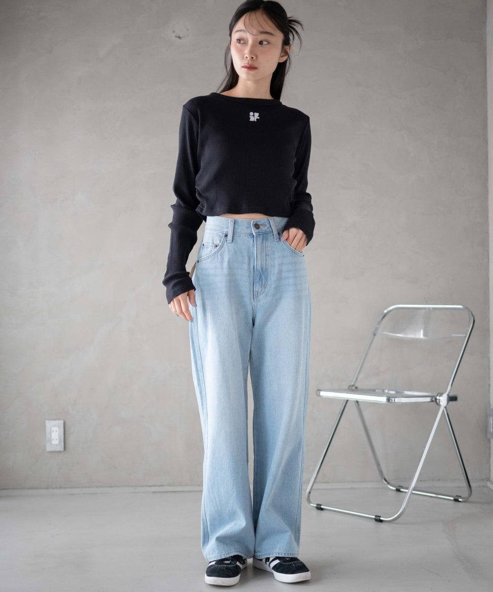 デニム淡色(インディゴ淡)　モデル:161cm M着用