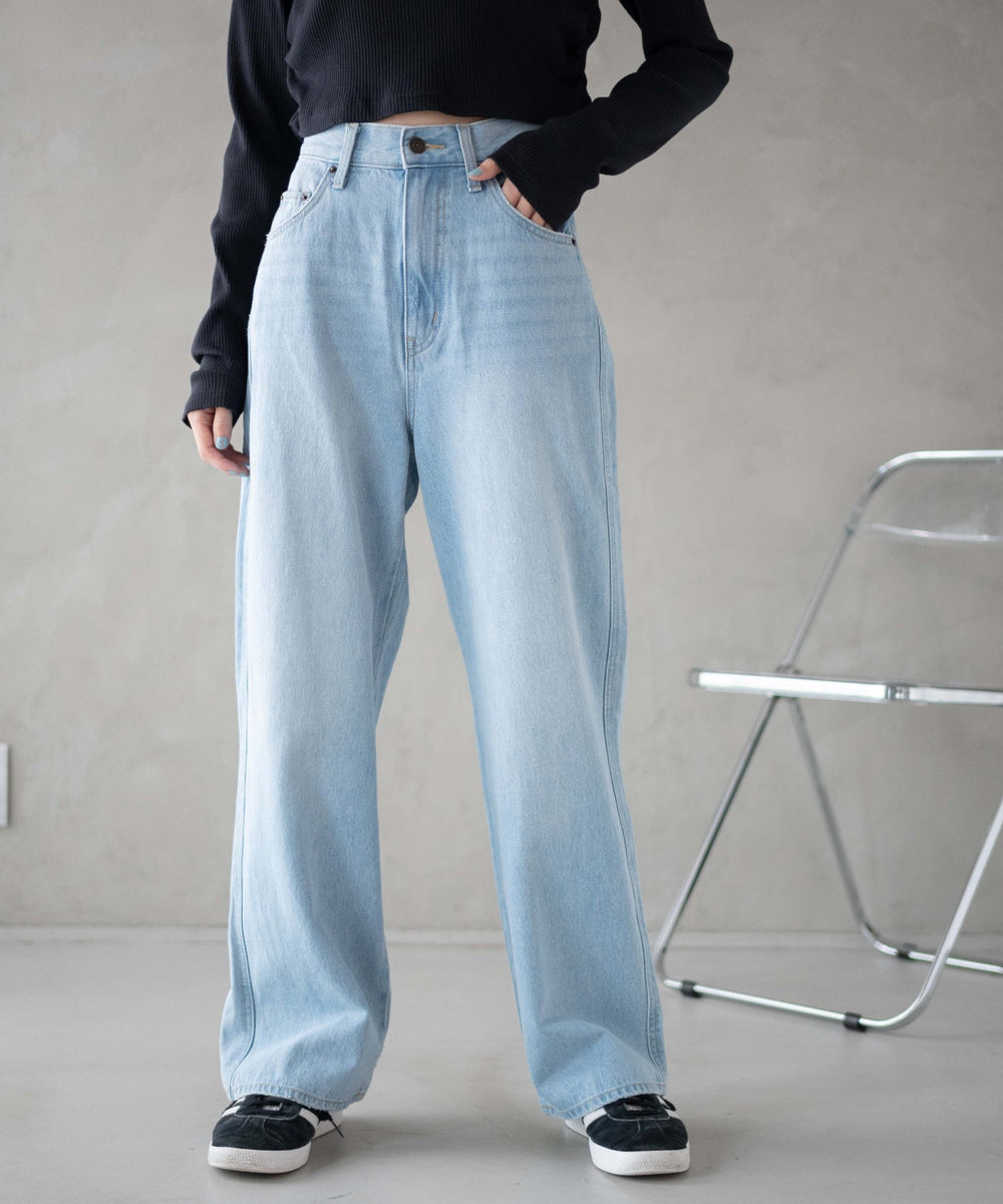 デニム淡色(インディゴ淡)　モデル:161cm M着用