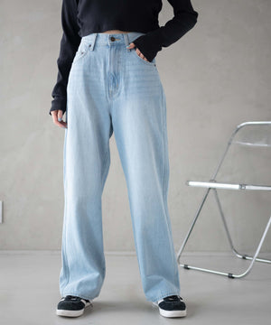 デニム淡色(インディゴ淡)　モデル:161cm M着用