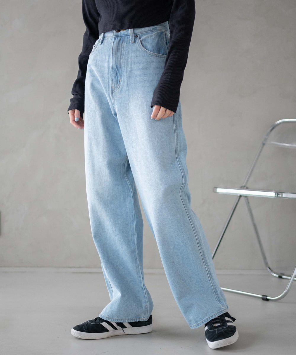 デニム淡色(インディゴ淡)　モデル:161cm M着用
