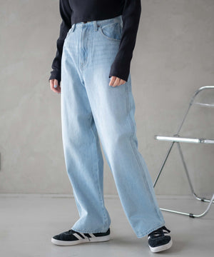 デニム淡色(インディゴ淡)　モデル:161cm M着用